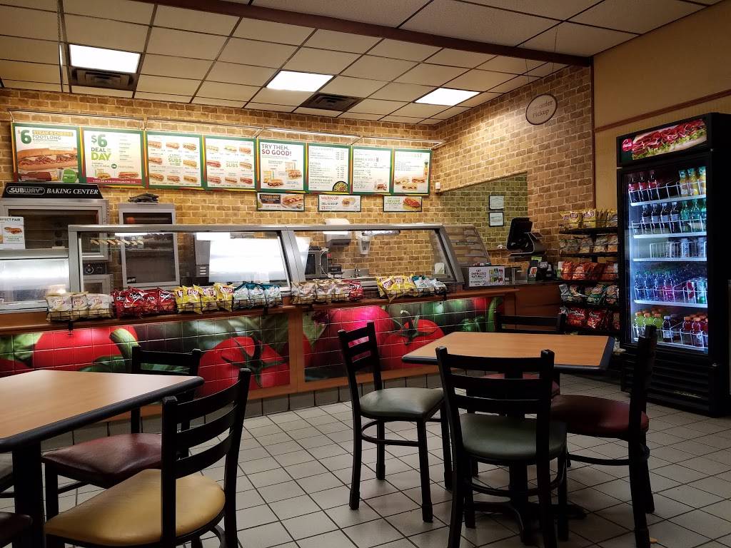 Subway Restaurants | restaurant | Shops of, 100 Country Club Rd Ste 105, Argyle, TX 76226, USA | 9404649988 OR +1 940-464-9988