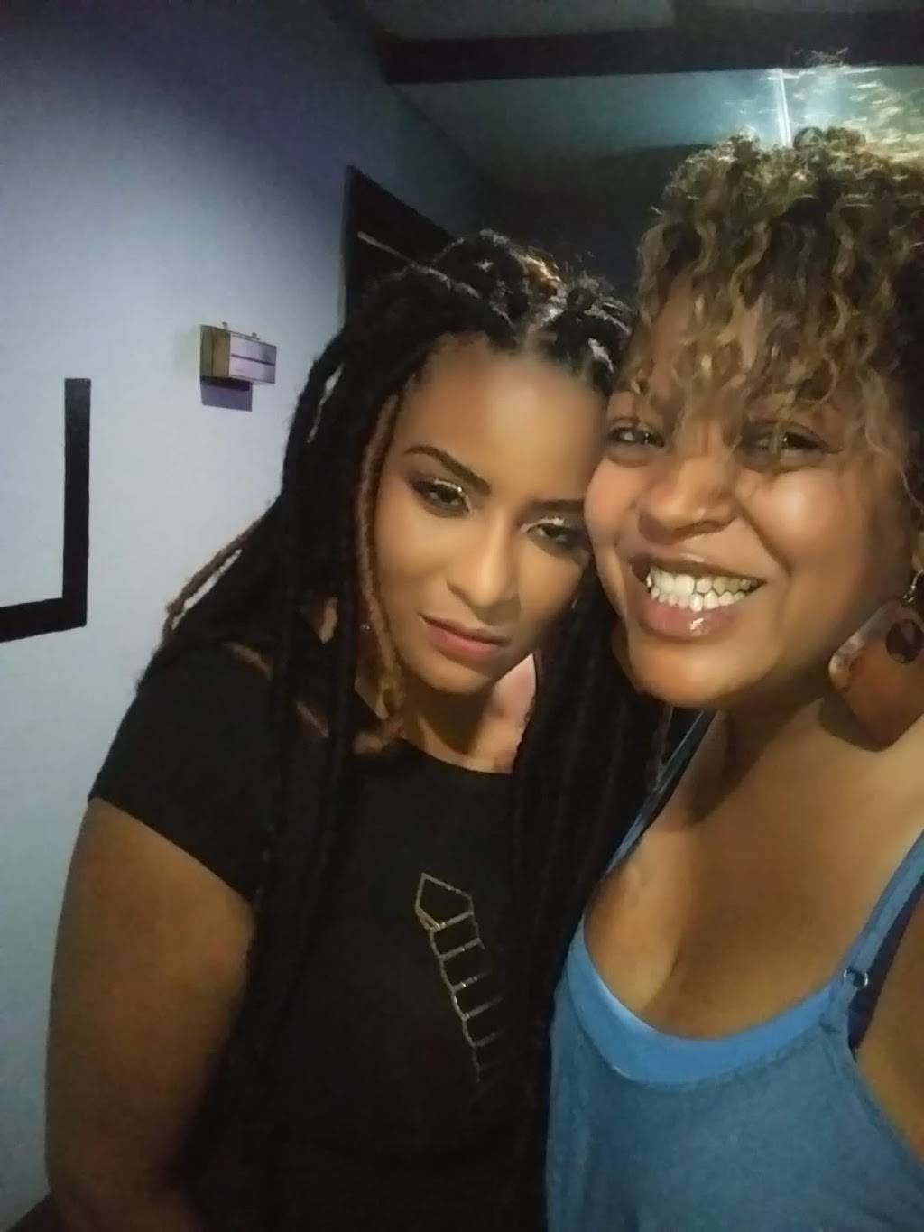 Lavue Bar & Grill | restaurant | 707 S Halsted St, Chicago Heights, IL 60411, USA | 7087550024 OR +1 708-755-0024