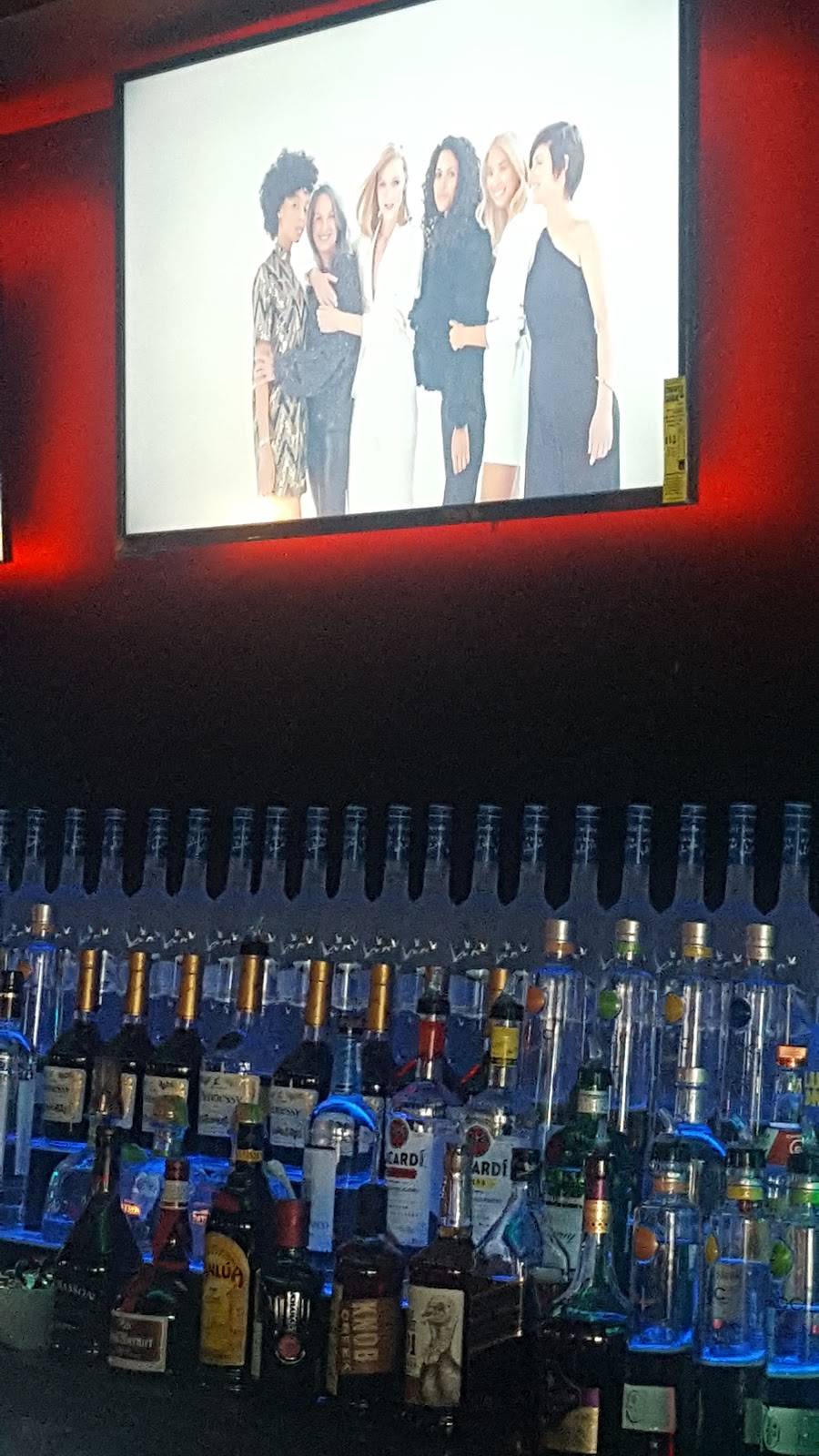 Crave Restaurant and Bar | restaurant | 2001 E Fowler Ave suite b, Tampa, FL 33612, USA | 8134881753 OR +1 813-488-1753