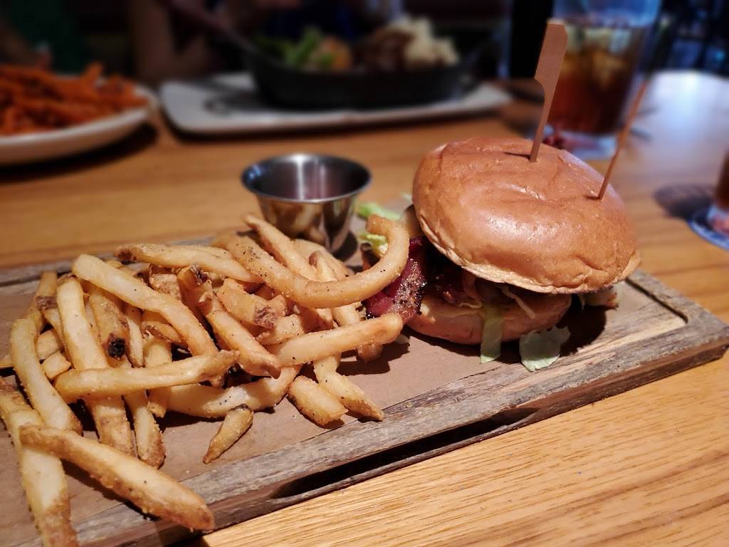 Twin Peaks I Drive | restaurant | 8350 International Dr, Orlando, FL 32819, USA | 4076802811 OR +1 407-680-2811