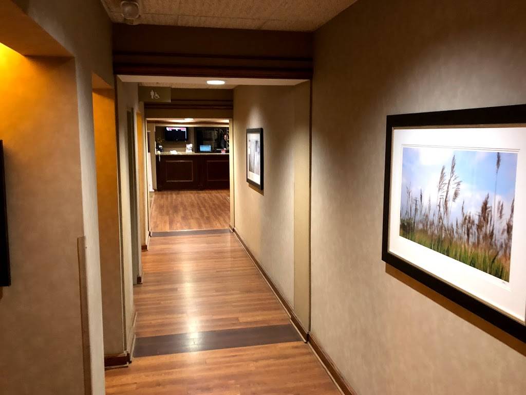 1 Hundred West | restaurant | 100 W 76th St, Davenport, IA 52806, USA | 5633866900 OR +1 563-386-6900