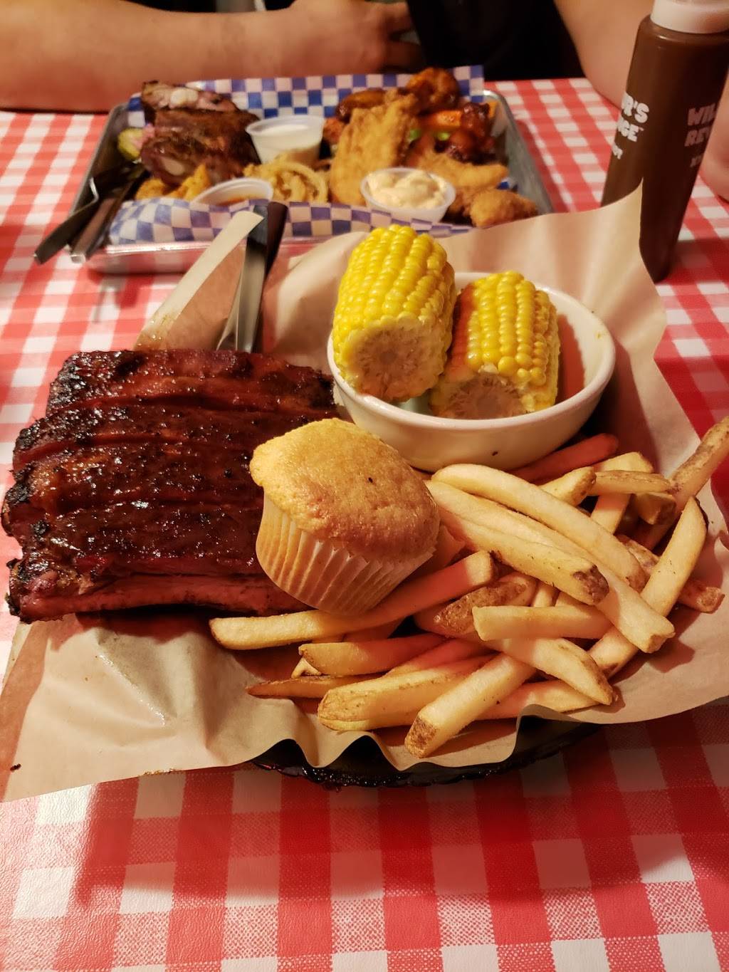 Famous Daves Bar-B-Que | restaurant | 20300 13 Mile Rd, Roseville, MI 48066, USA | 5862932900 OR +1 586-293-2900