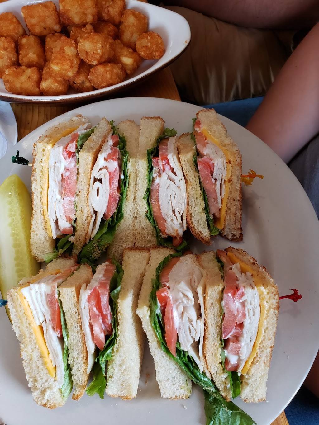 Joes Friendly Tavern | restaurant | 11015 W Front St, Empire, MI 49630, USA | 2313265506 OR +1 231-326-5506