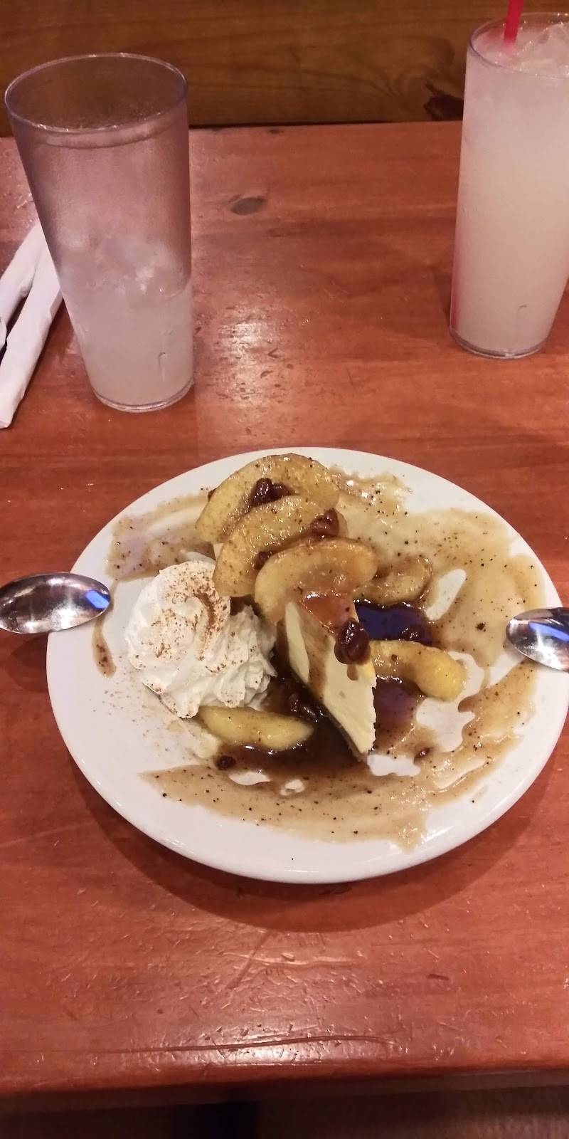 Famous Daves Bar-B-Que | restaurant | 1320 Village West Pkwy, Kansas City, KS 66111, USA | 9133348646 OR +1 913-334-8646