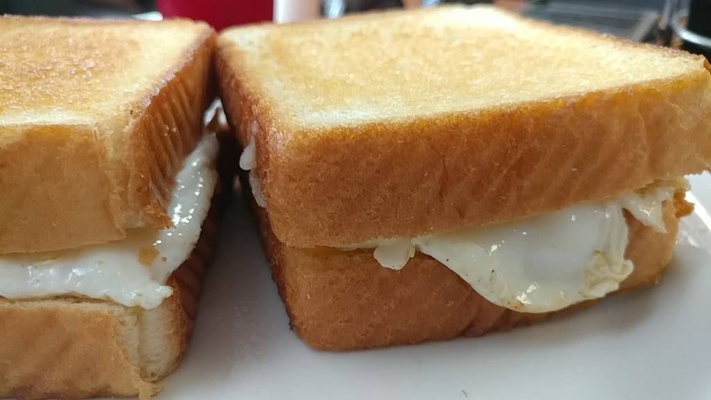 Bunkers LLC | restaurant | 220 Old Rte 36, Illiopolis, IL 62539, USA | 2174865100 OR +1 217-486-5100