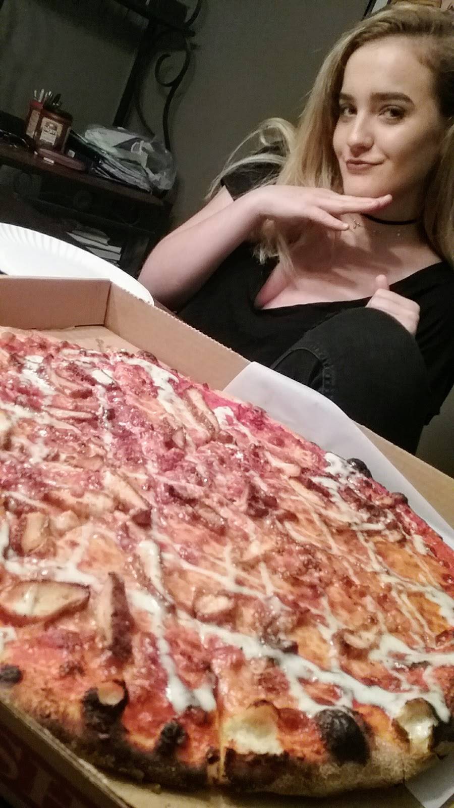 Martinos Pizzaria | restaurant | 213 Davis St, Oakville, CT 06779, USA | 8604176111 OR +1 860-417-6111