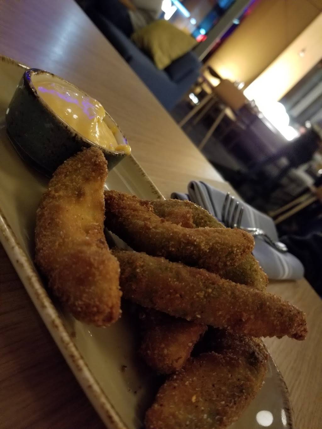 Woven + Bound Bar | restaurant | 2121 S Prairie Ave, Chicago, IL 60616, USA | 3128240500 OR +1 312-824-0500