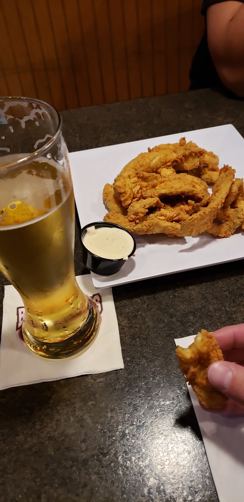 Baumhowers Victory Grille | restaurant | 6880 US-90, Daphne, AL 36526, USA | 2516254695 OR +1 251-625-4695