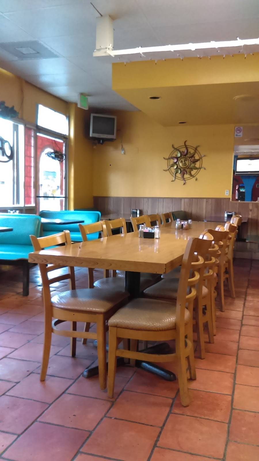 Tailgaters Sports Bar & Grill | restaurant | 115 Ramona Expy suite 7 & 8, Perris, CA 92571, USA | 9519434755 OR +1 951-943-4755