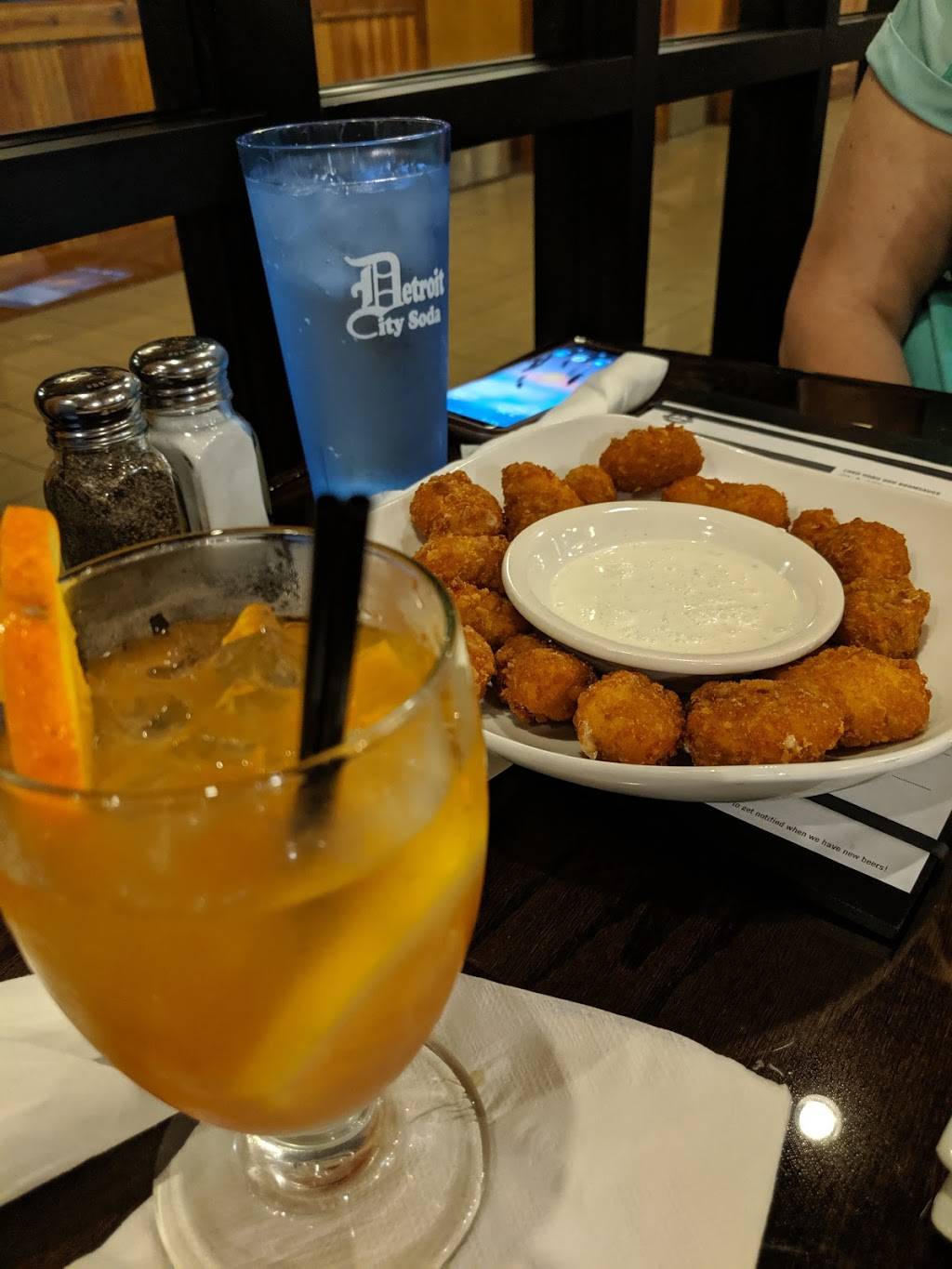 BrickYard Tavern | restaurant | 940 Monroe Ave NW, Grand Rapids, MI 49503, USA | 6168053280 OR +1 616-805-3280