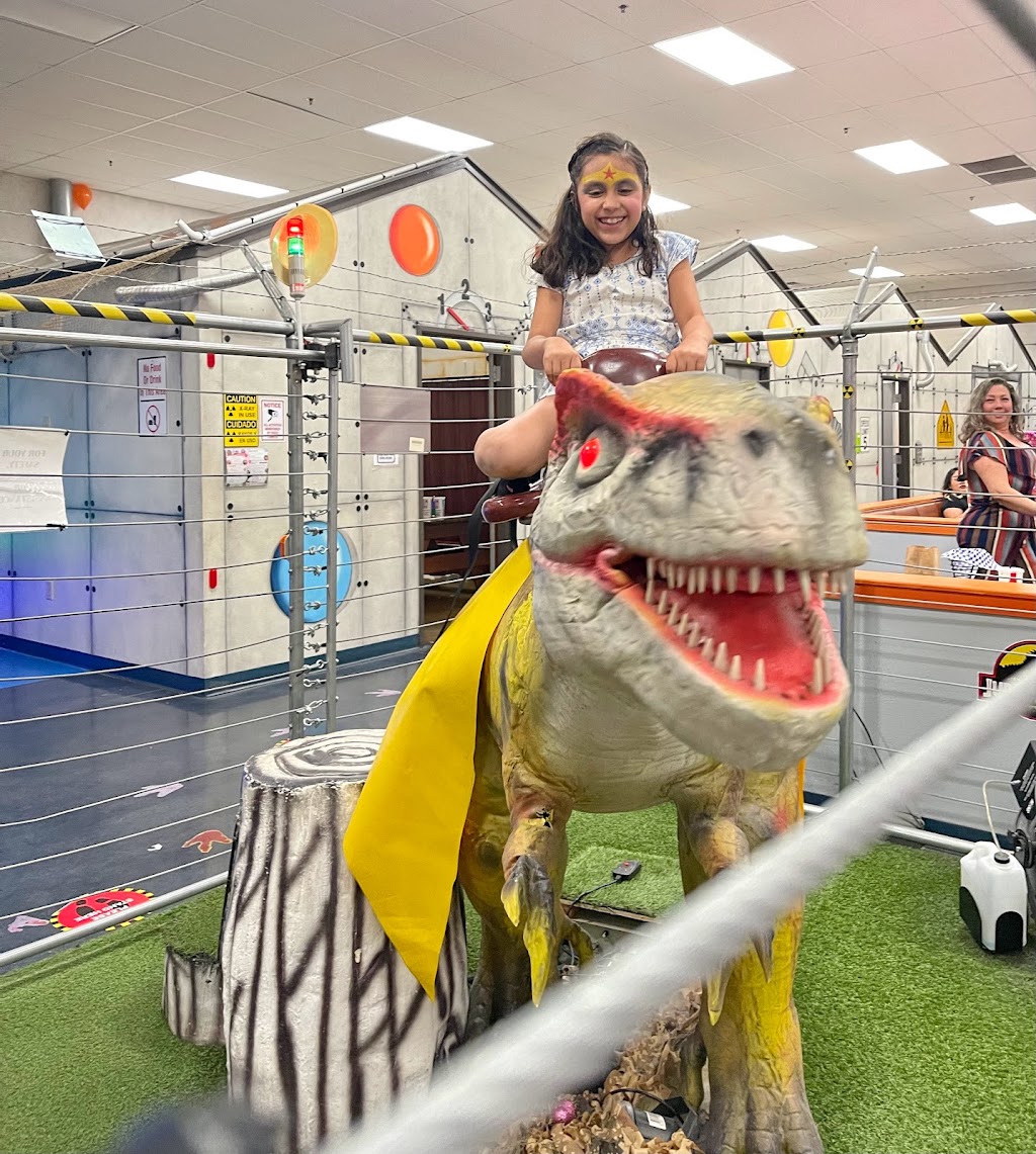 Jungle Jaks | restaurant | 1700 N Zaragoza Rd Suite 145, El Paso, TX 79936, USA | 9158563763 OR +1 915-856-3763