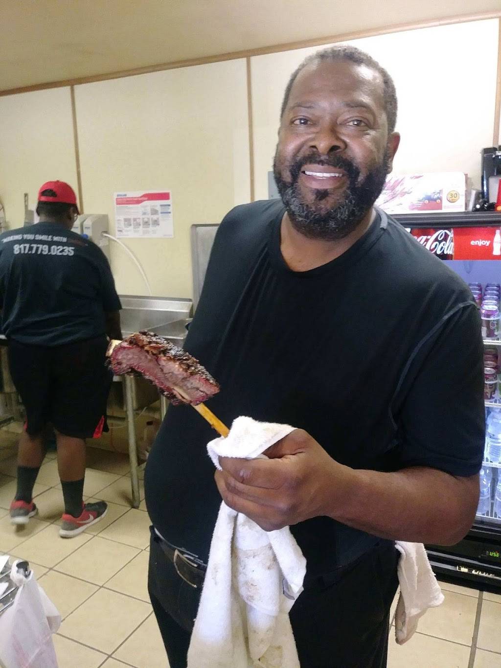 Jubes Smokehouse | restaurant | 1900 S Edgewood Terrace, Fort Worth, TX 76105, USA | 8177790235 OR +1 817-779-0235