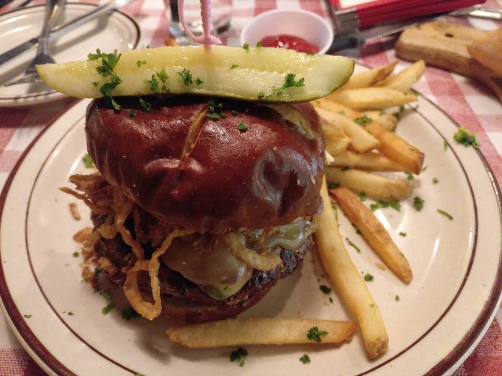 Winzer Stube | restaurant | 516 2nd St, Hudson, WI 54016, USA | 7153815092 OR +1 715-381-5092