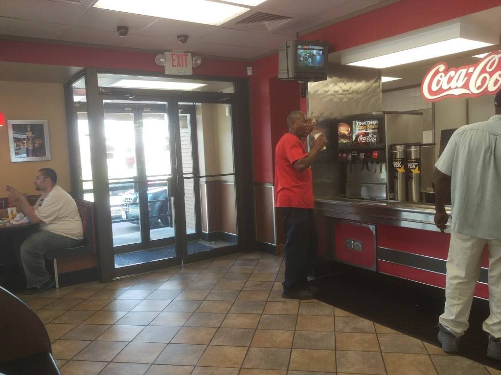 Hardees | restaurant | 4202 S Broadway, St. Louis, MO 63111, USA | 3148324880 OR +1 314-832-4880