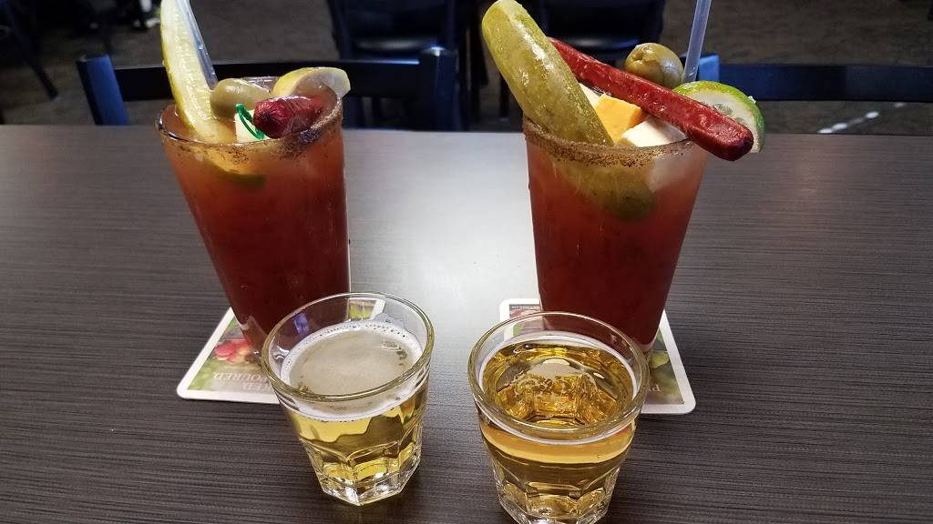 Surfside Bar and Grill | restaurant | 2544 Commerce Blvd, Mound, MN 55364, USA | 9522831136 OR +1 952-283-1136