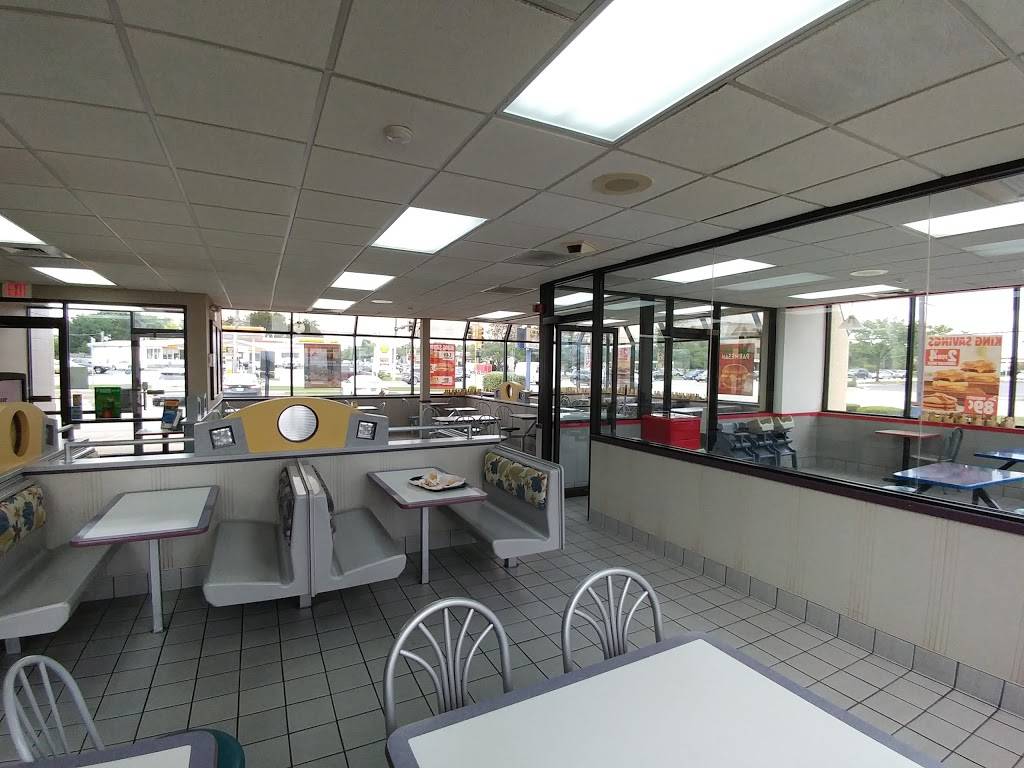 Burger King | restaurant | 4 W 63rd St, Westmont, IL 60559, USA | 6307199490 OR +1 630-719-9490