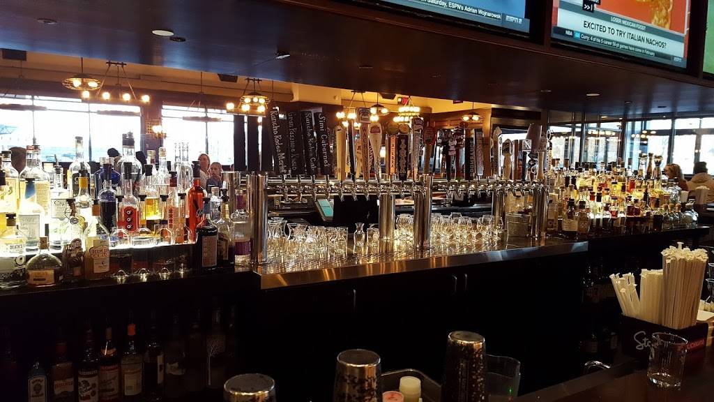 Maggie McFlys® Manchester | restaurant | 1023, 194 Buckland Hills Dr, Manchester, CT 06042, USA | 8604328255 OR +1 860-432-8255