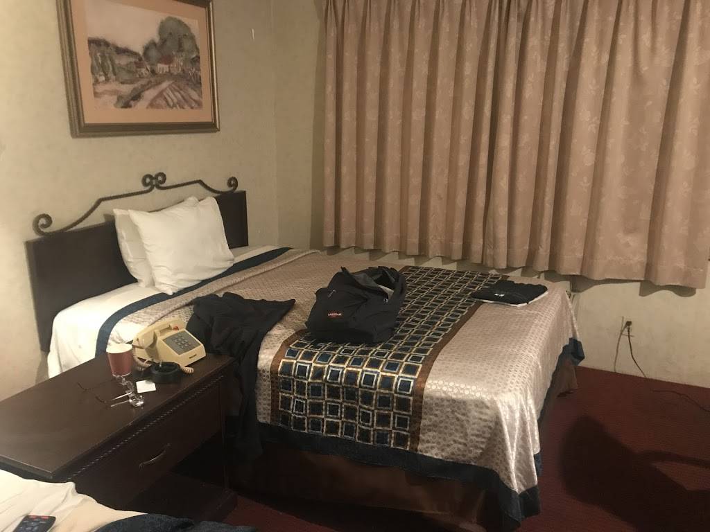 Casa Verde Inn | restaurant | 2113 N Fremont St, Monterey, CA 93940, USA | 8313755407 OR +1 831-375-5407