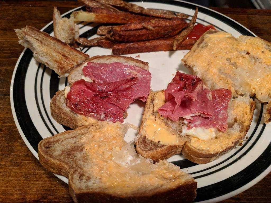 Joe-Joes Super Heroes & Steaks | restaurant | 121 W Main St, Louisa, VA 23093, USA | 5409675656 OR +1 540-967-5656