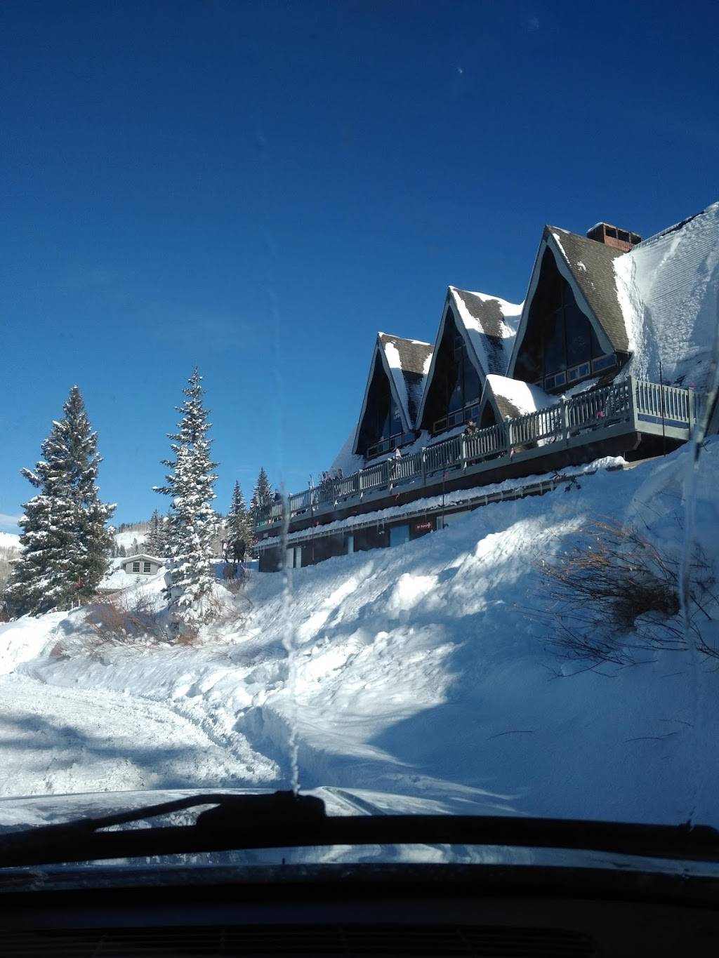 Molly Greens | restaurant | 8302 S Brighton Loop Rd, Brighton, UT 84121, USA | 8015324731 OR +1 801-532-4731