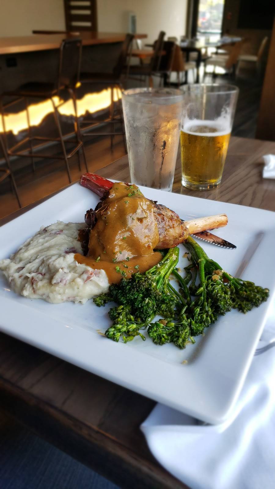 Dukes Public House | restaurant | 1117 Williston Rd, South Burlington, VT 05403, USA | 8026580250 OR +1 802-658-0250