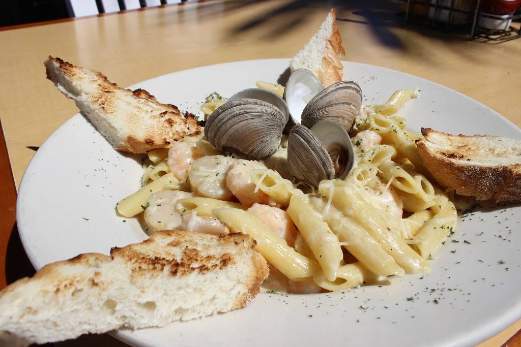 SeaWitch Cafe & Tiki Bar | restaurant | 227 Carolina Beach Ave N, Carolina Beach, NC 28428, USA | 9107070533 OR +1 910-707-0533