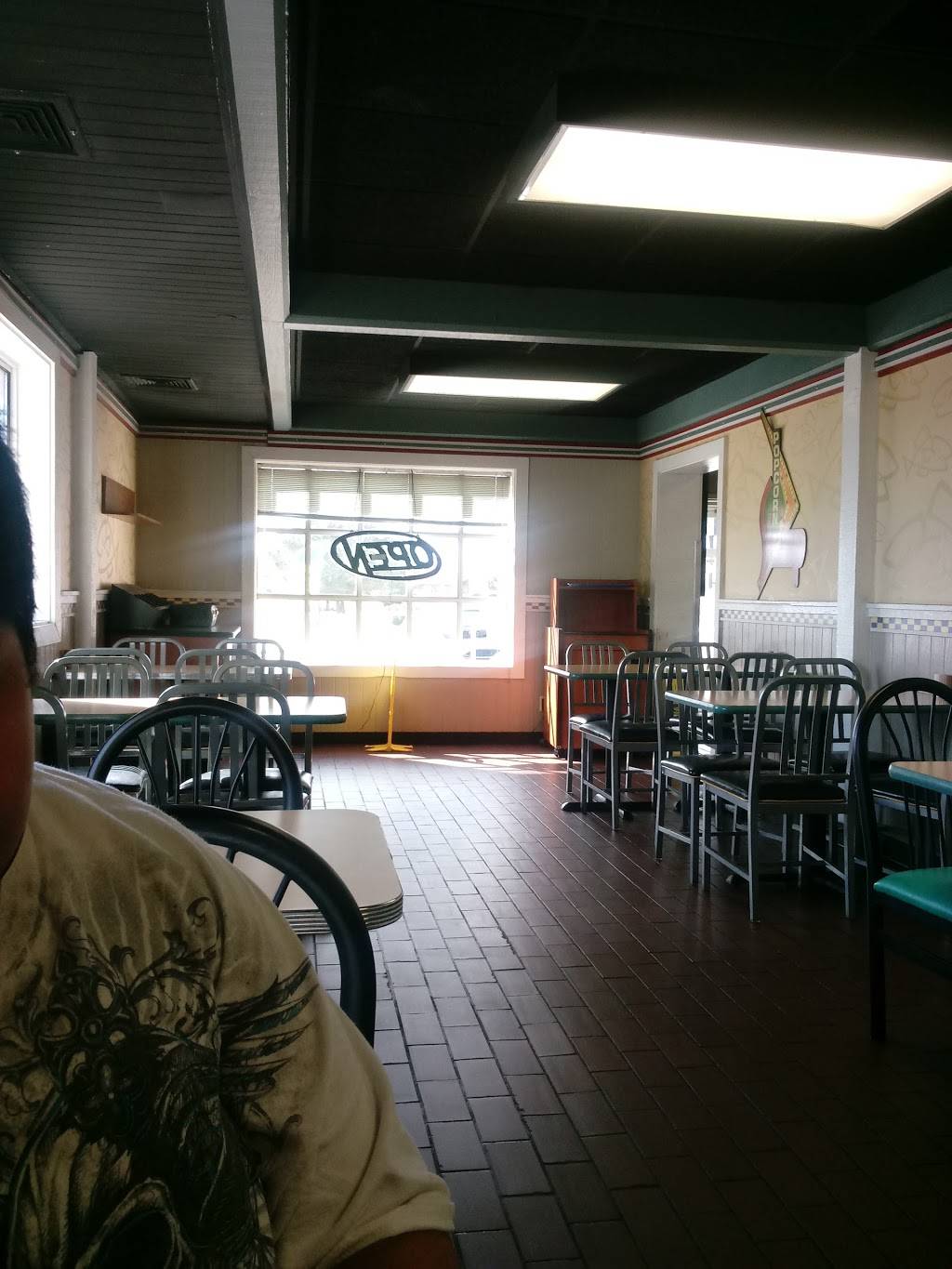 Long John Silvers | restaurant | 1104 N Yarbrough Dr, El Paso, TX 79925, USA | 9155931327 OR +1 915-593-1327