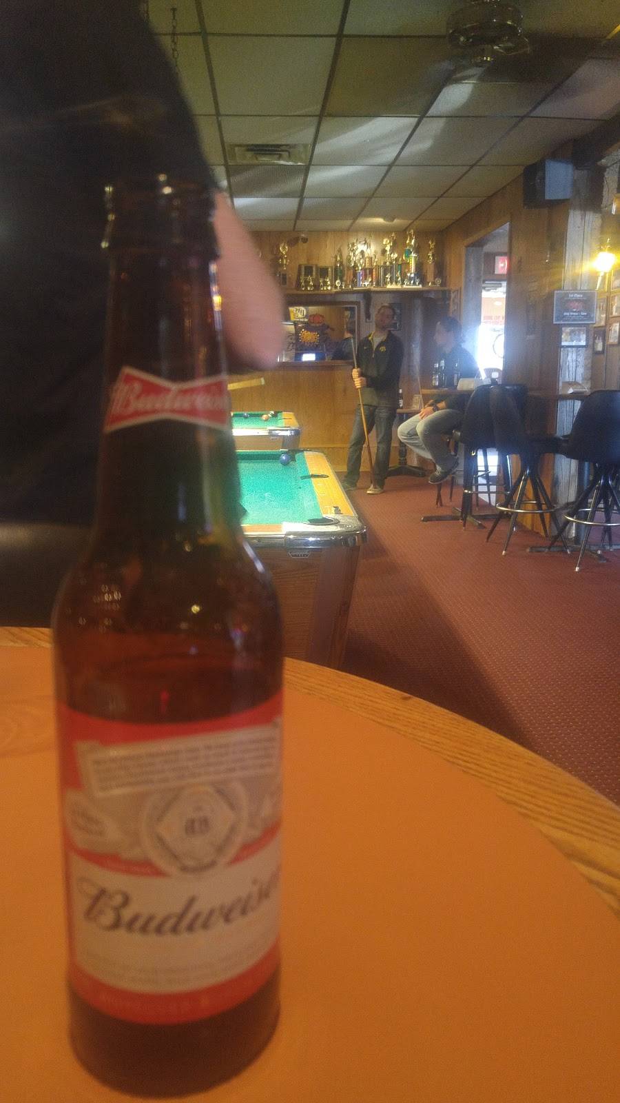 Dog House Lounge | restaurant | 1646 Asbury Rd #1, Dubuque, IA 52001, USA | 5635567611 OR +1 563-556-7611