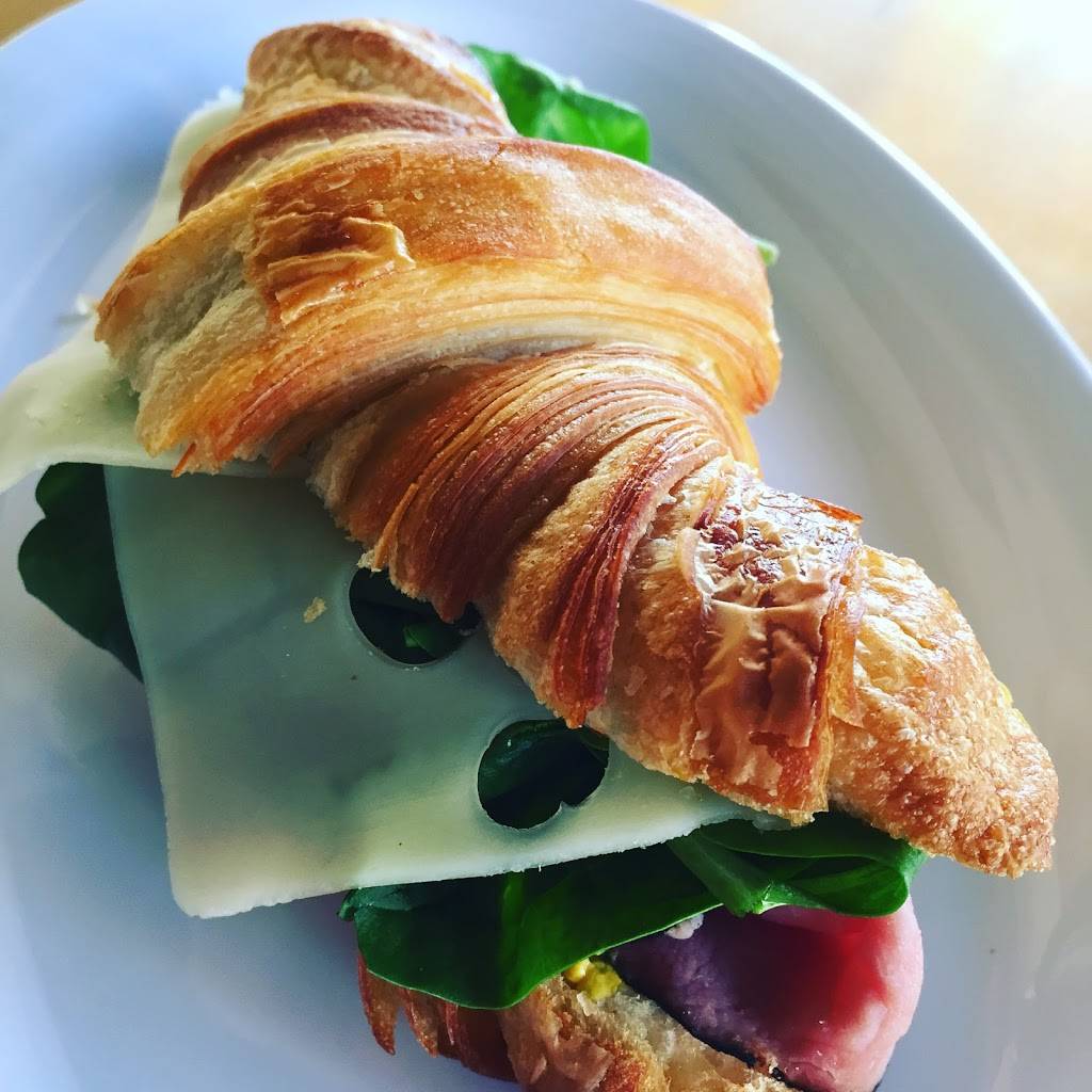 Dolys Delectables | bakery | 245 E Broadway, Long Beach, CA 90802, USA | 5624359400 OR +1 562-435-9400