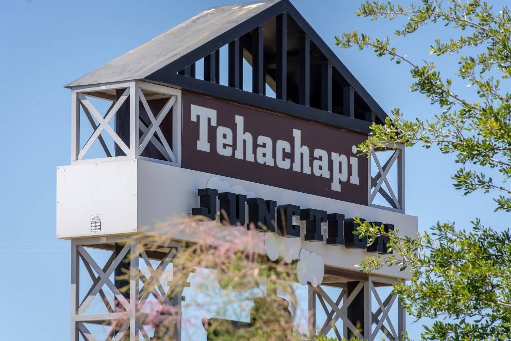 Starbucks | cafe | 300 S Tucker Rd #A, Tehachapi, CA 93561, USA | 6618220573 OR +1 661-822-0573