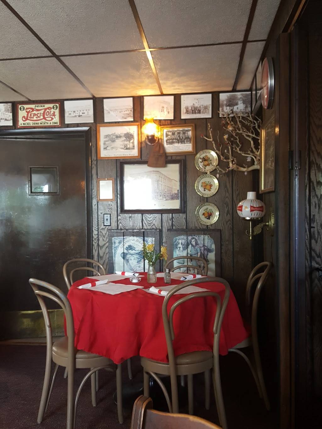 Ye Olde Hotel Bar & Restaurant | restaurant | 6070 N Railroad St, Lyons, WI 53148, USA | 2627632701 OR +1 262-763-2701