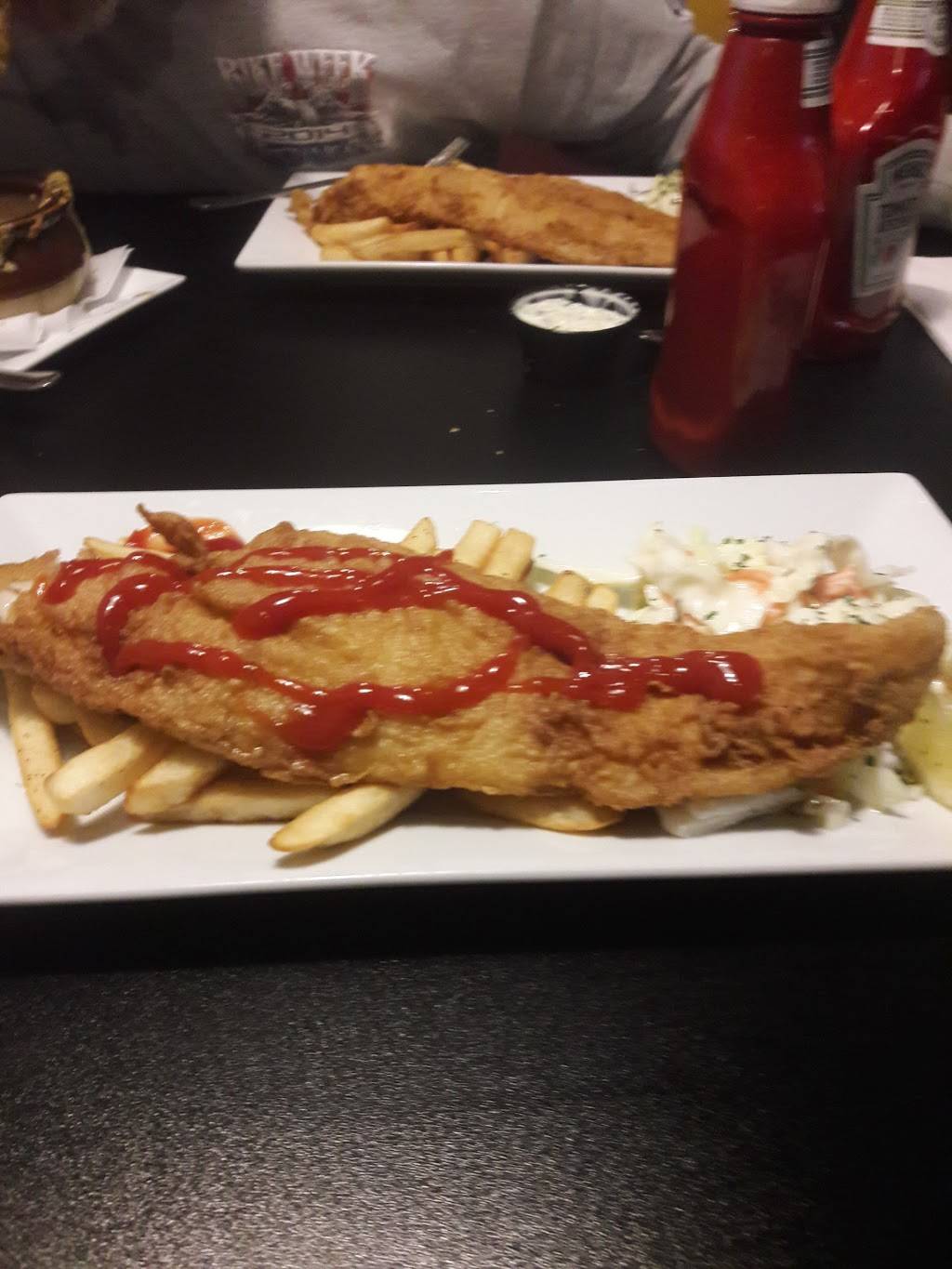 Christophers Sports Tavern | restaurant | 360 Cooley St, Springfield, MA 01128, USA | 4133630650 OR +1 413-363-0650