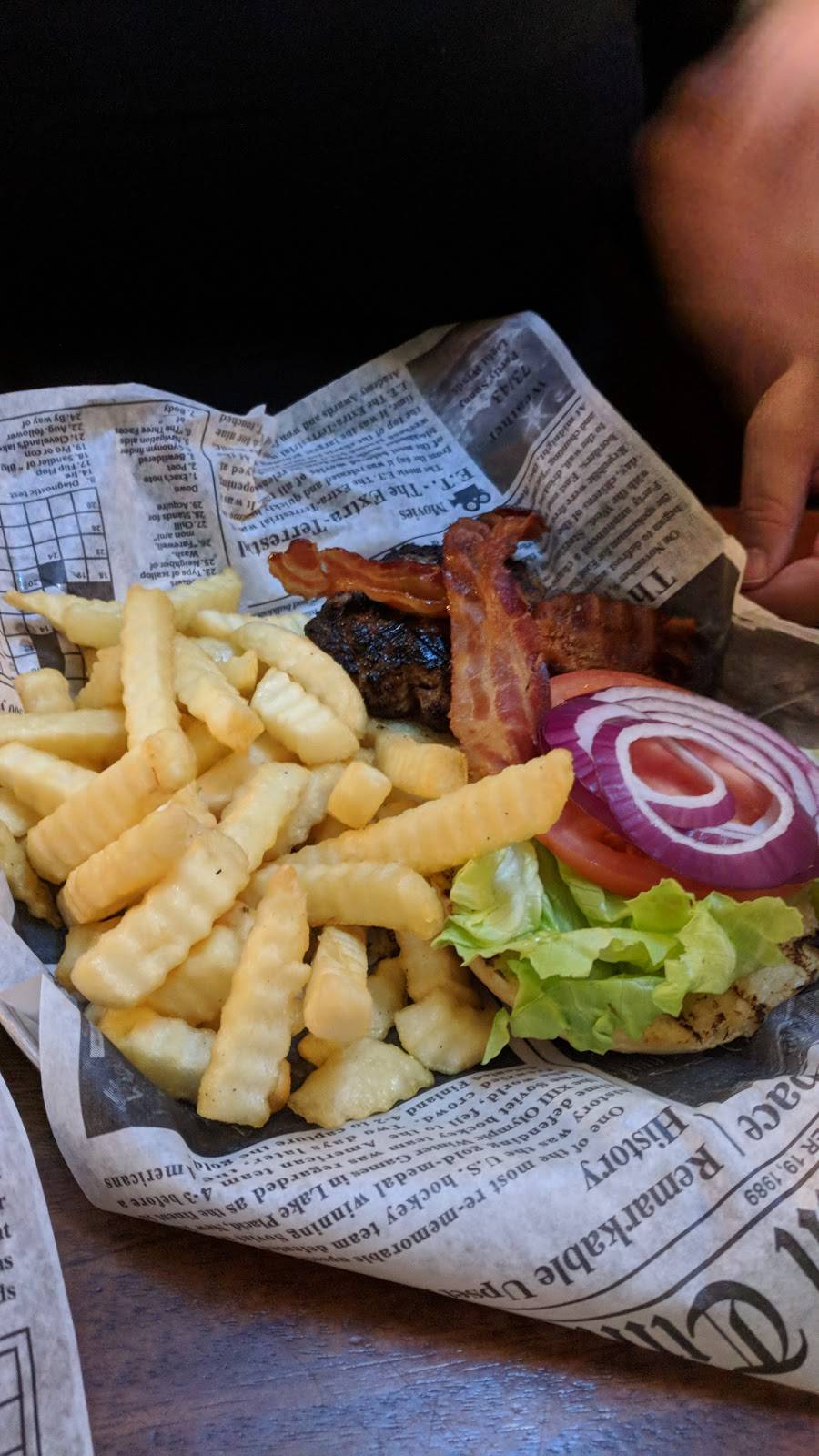 Red Rooster Bar and Grill | restaurant | 510 Washington St, Wrentham, MA 02093, USA | 5083846669 OR +1 508-384-6669