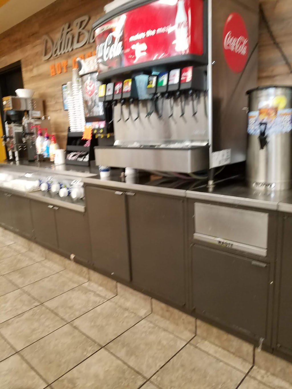 Double Quick | restaurant | 421 W Chestnut St, Marianna, AR 72360, USA | 8702982468 OR +1 870-298-2468