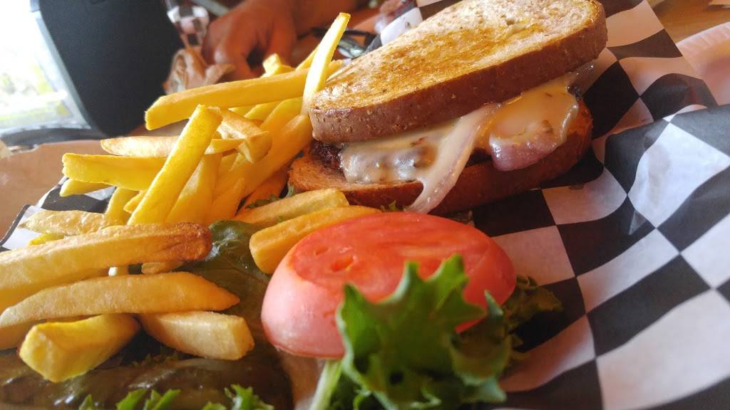 Highlander Bar and Grill | restaurant | 5562 Fredericksburg Rd, San Antonio, TX 78229, USA | 2103404577 OR +1 210-340-4577