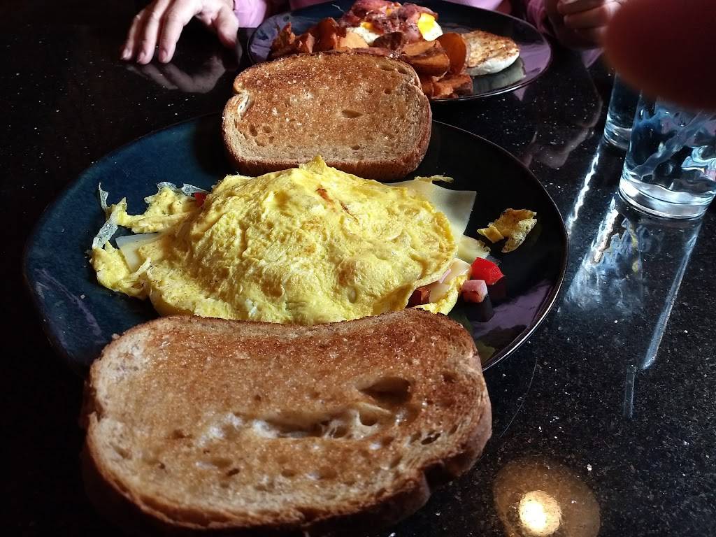 Shilohs Restaurant | restaurant | 504 Laconia Rd, Tilton, NH 03276, USA | 6035282528 OR +1 603-528-2528