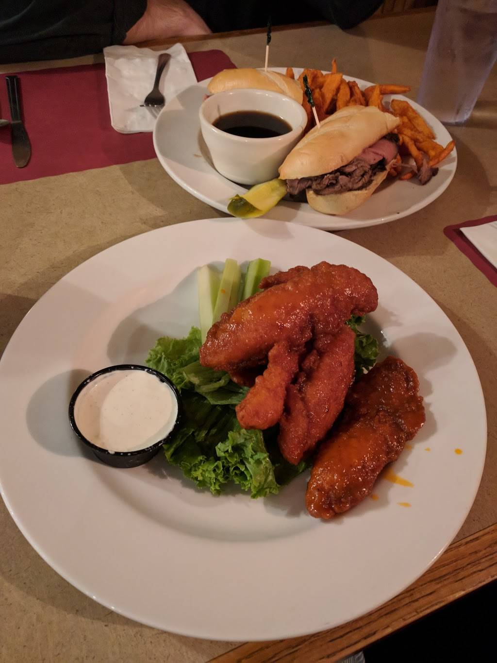 The Lodge Pub & Eatery | restaurant | 40 Breakneck Hill Rd, Lincoln, RI 02865, USA | 4017258510 OR +1 401-725-8510