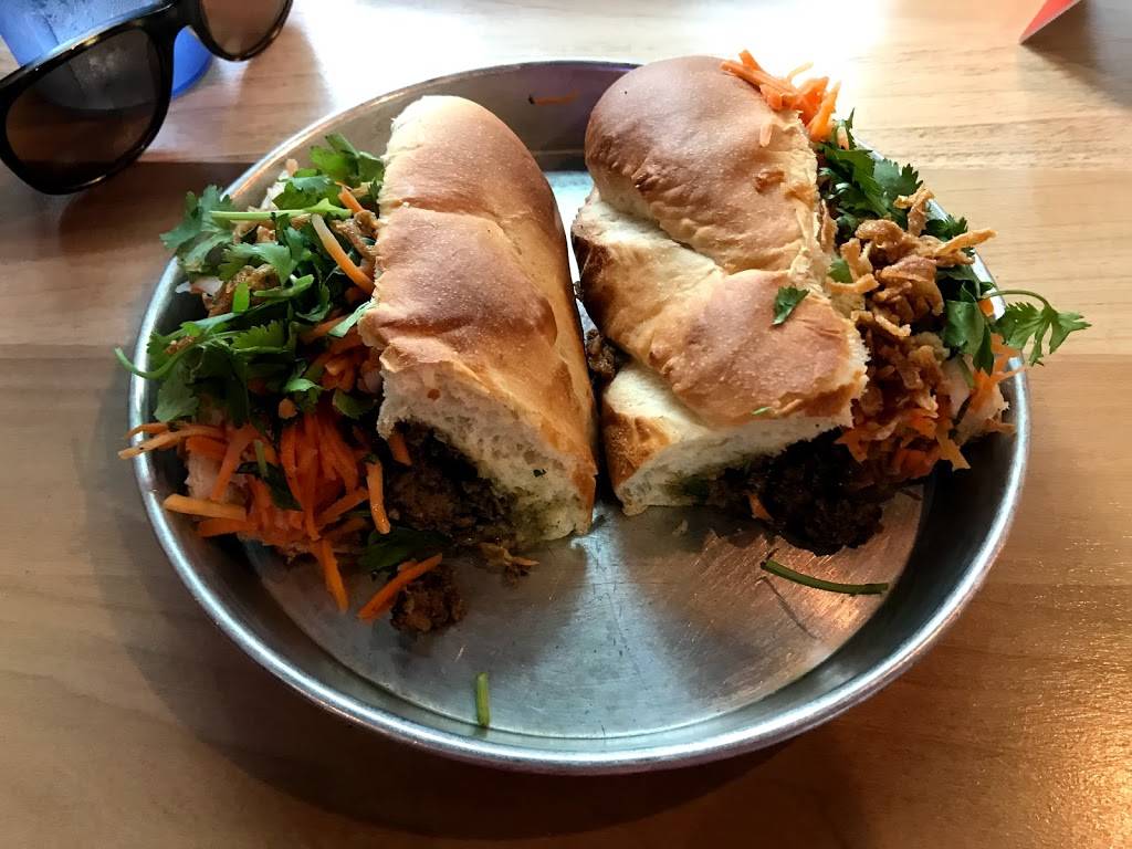 Bon Banh Mi Southeast Asian Kitchen | restaurant | 1440 Ben Sawyer Blvd #1404, Mt Pleasant, SC 29464, USA | 8433887080 OR +1 843-388-7080