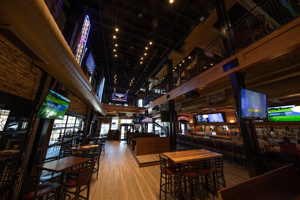Brothers Bar & Grill | restaurant | 1213 N Water St, Milwaukee, WI 53202, USA | 4142241690 OR +1 414-224-1690