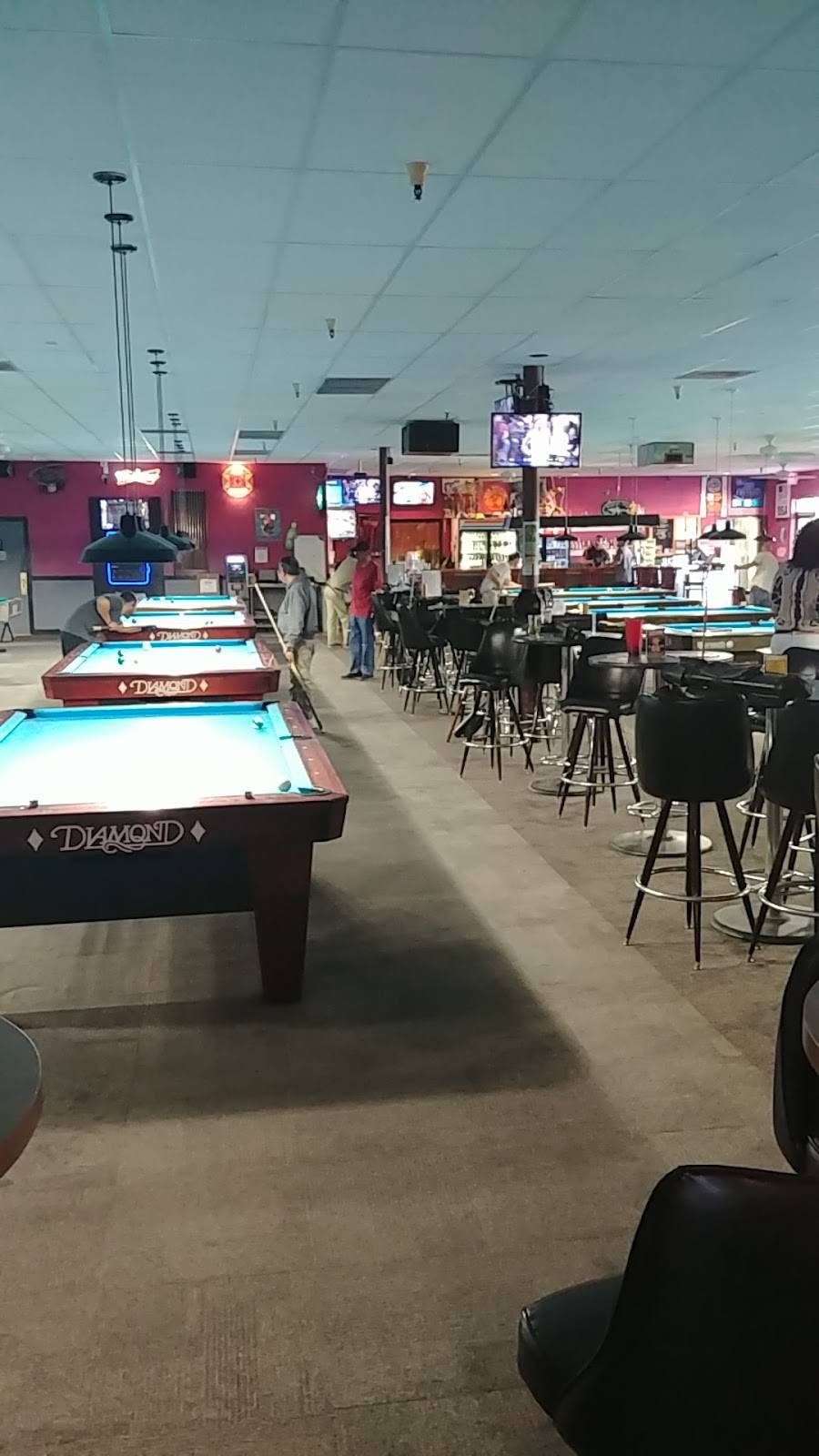 Jesters Billiards | restaurant | 1515 N Gilbert Rd, Gilbert, AZ 85234, USA | 4809261314 OR +1 480-926-1314