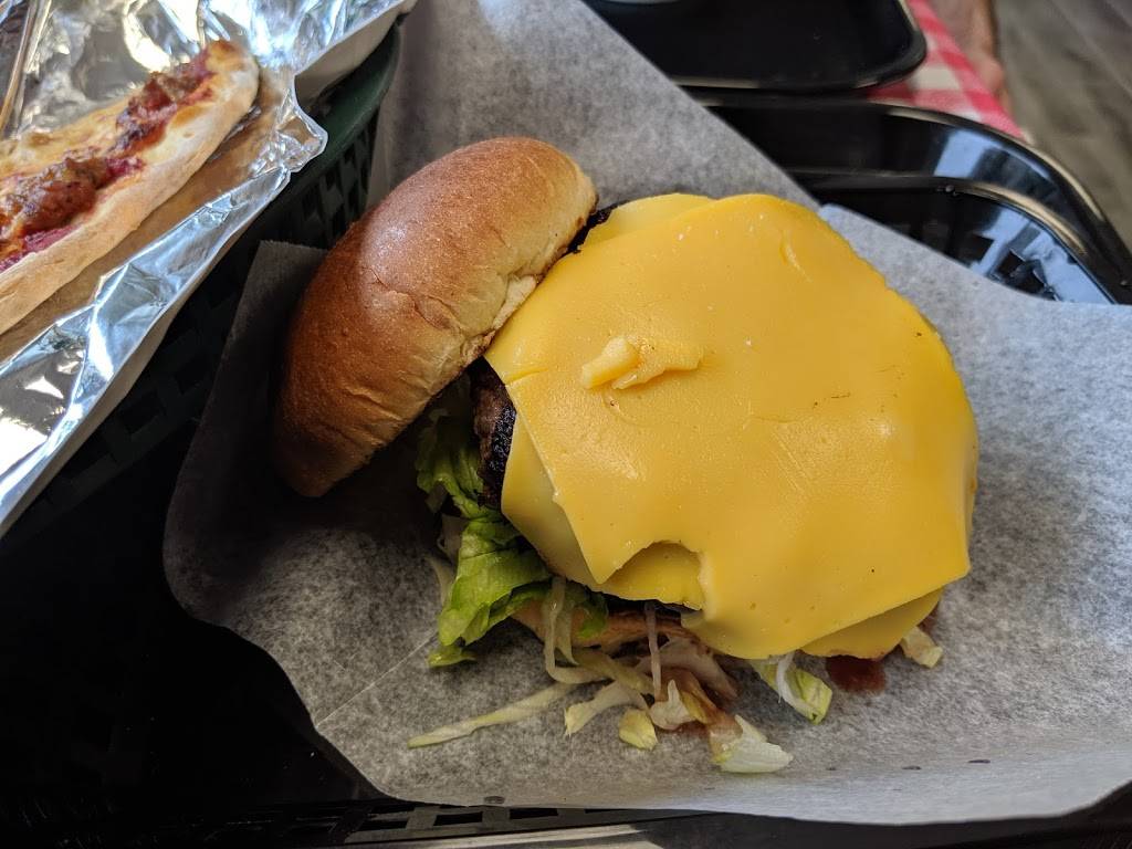 Lauras Pizza and Pasta | restaurant | 1546 W 35th St, Chicago, IL 60609, USA | 7738010099 OR +1 773-801-0099