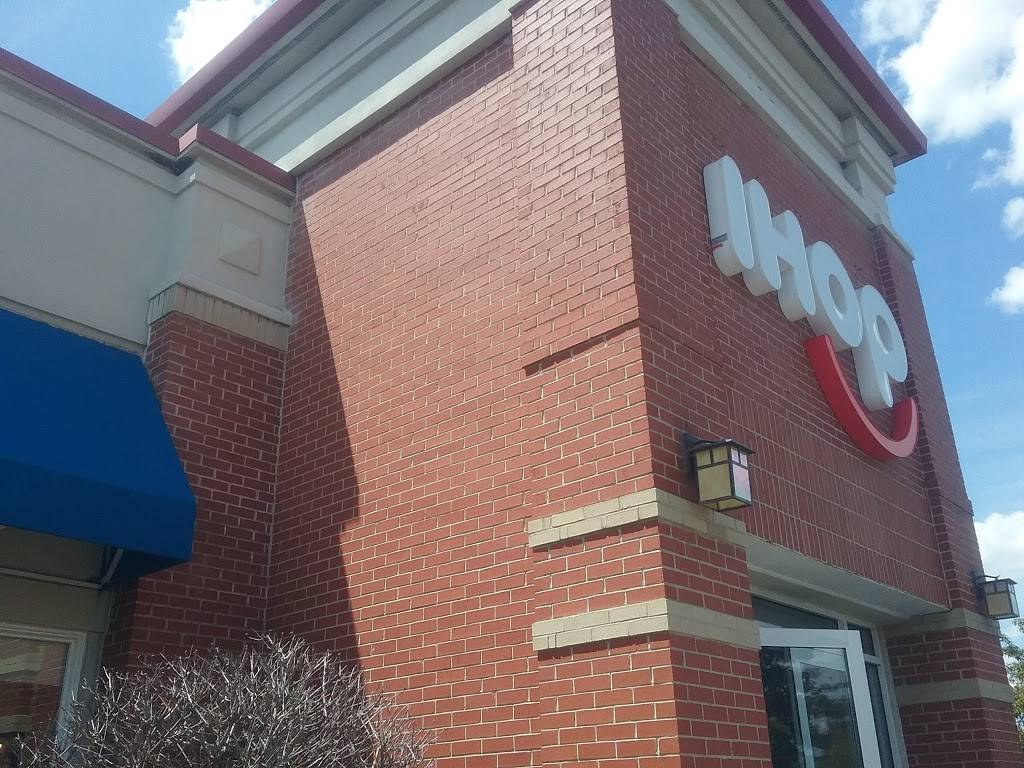 IHOP | restaurant | 125 Smith Rd, St. Charles, IL 60174, USA | 6303777448 OR +1 630-377-7448