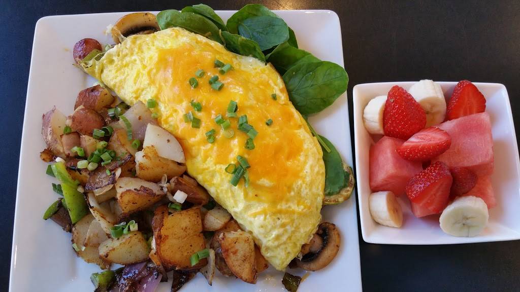 Chocos Diner | restaurant | 217 W Winton Ave, Hayward, CA 94544, USA | 5104703664 OR +1 510-470-3664