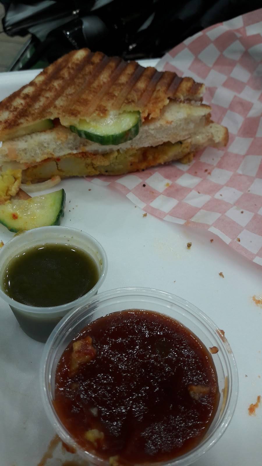 Royal Paan | restaurant | 7136 Airport Rd, Mississauga, ON L4T 2H1, Canada | 9056737226 OR +1 905-673-7226