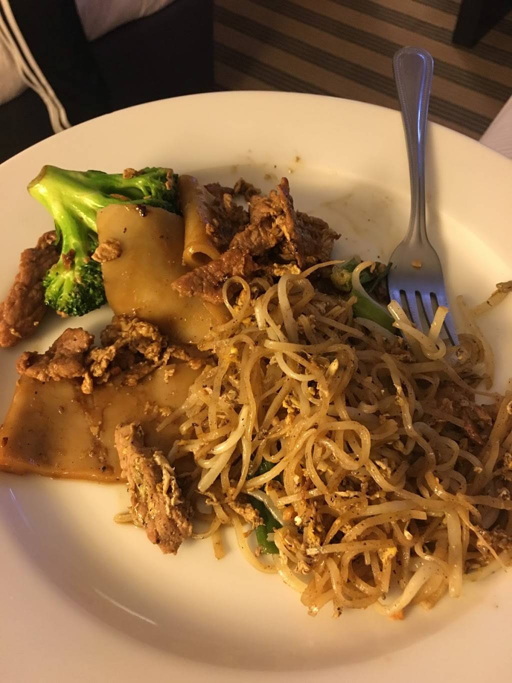 Charm Thai | restaurant | 2514 L St NW, Washington, DC 20037, USA | 2023332460 OR +1 202-333-2460