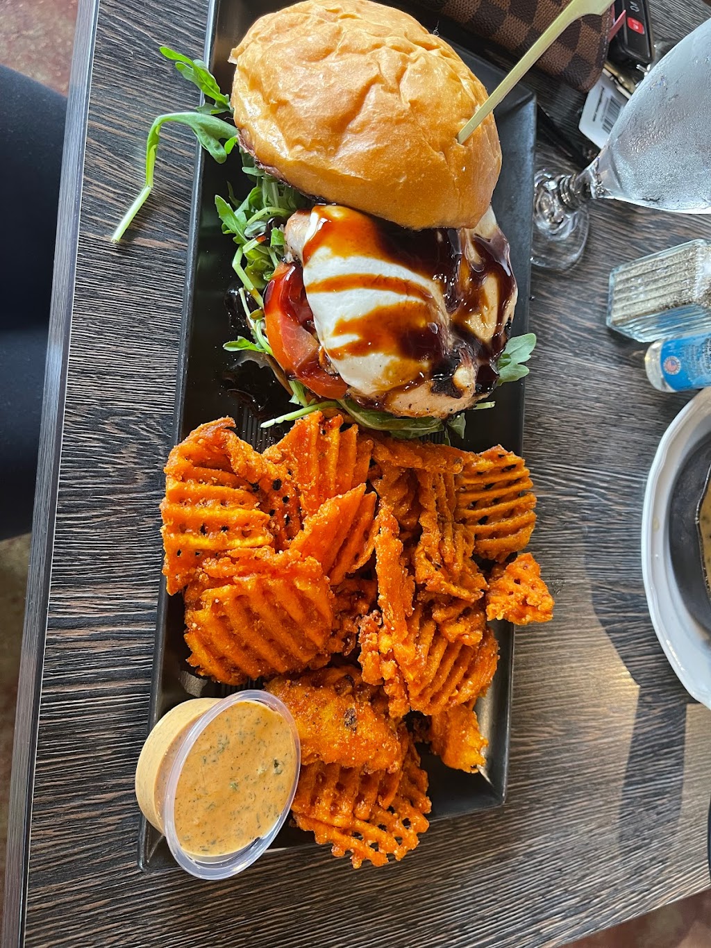 105 Noshery | restaurant | 105 Vernon St, Roseville, CA 95678, USA | 9167846674 OR +1 916-784-6674