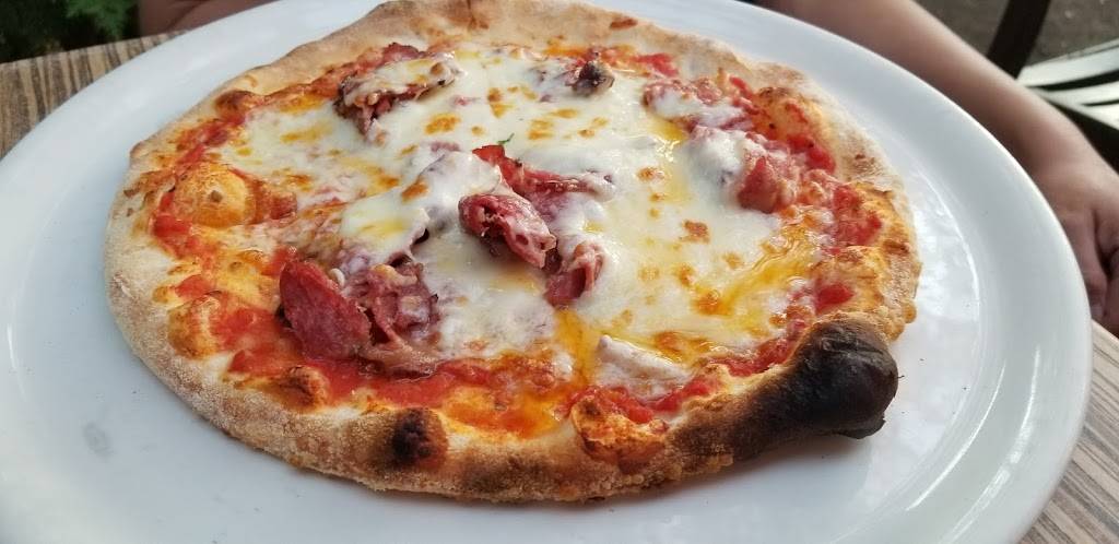 Chez Carl | restaurant | 3000 Boulevard René Lévesque, Verdun, QC H3E 1T9, Canada | 5143629798 OR +1 514-362-9798