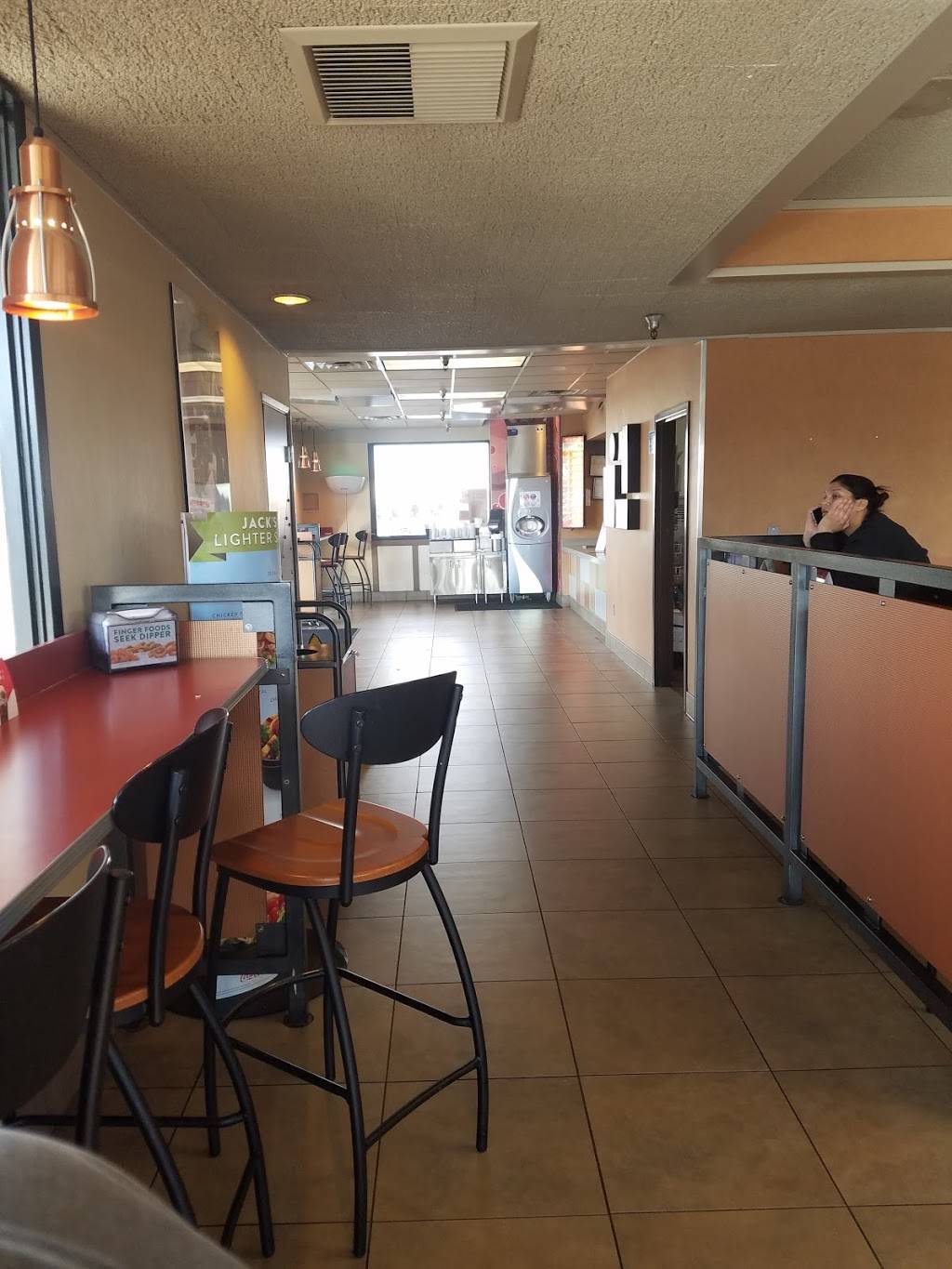 Jack in the Box | restaurant | 17378 Main St, Hesperia, CA 92345, USA | 7609481353 OR +1 760-948-1353