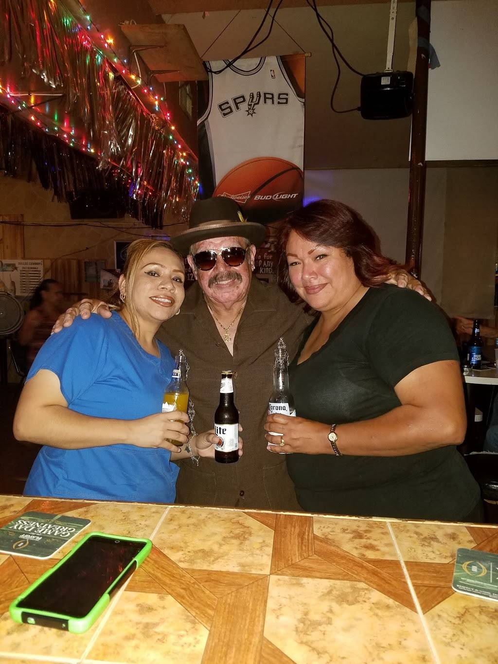 Bettys Bar | restaurant | 1142 Old Hwy 90 W, San Antonio, TX 78245, USA | 2108871791 OR +1 210-887-1791