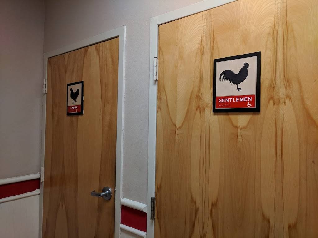 KFC | restaurant | 4901 Lee Hwy, Arlington, VA 22207, USA | 7035286878 OR +1 703-528-6878